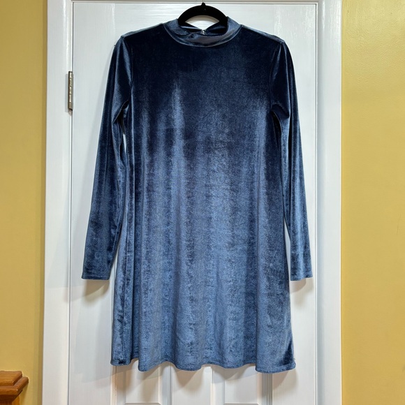 Forever 21 Shimmering Blue Velvet Top - Picture 2 of 5